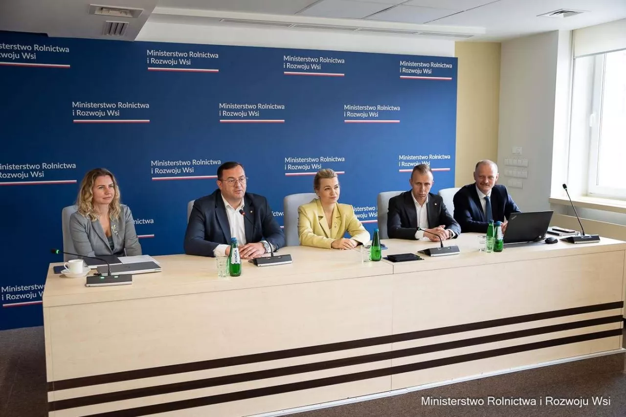 10 czerwca w gmachu resortu rolnictwa odbyło się pierwsze posiedzenie Rady ds. Rynków Rolnych