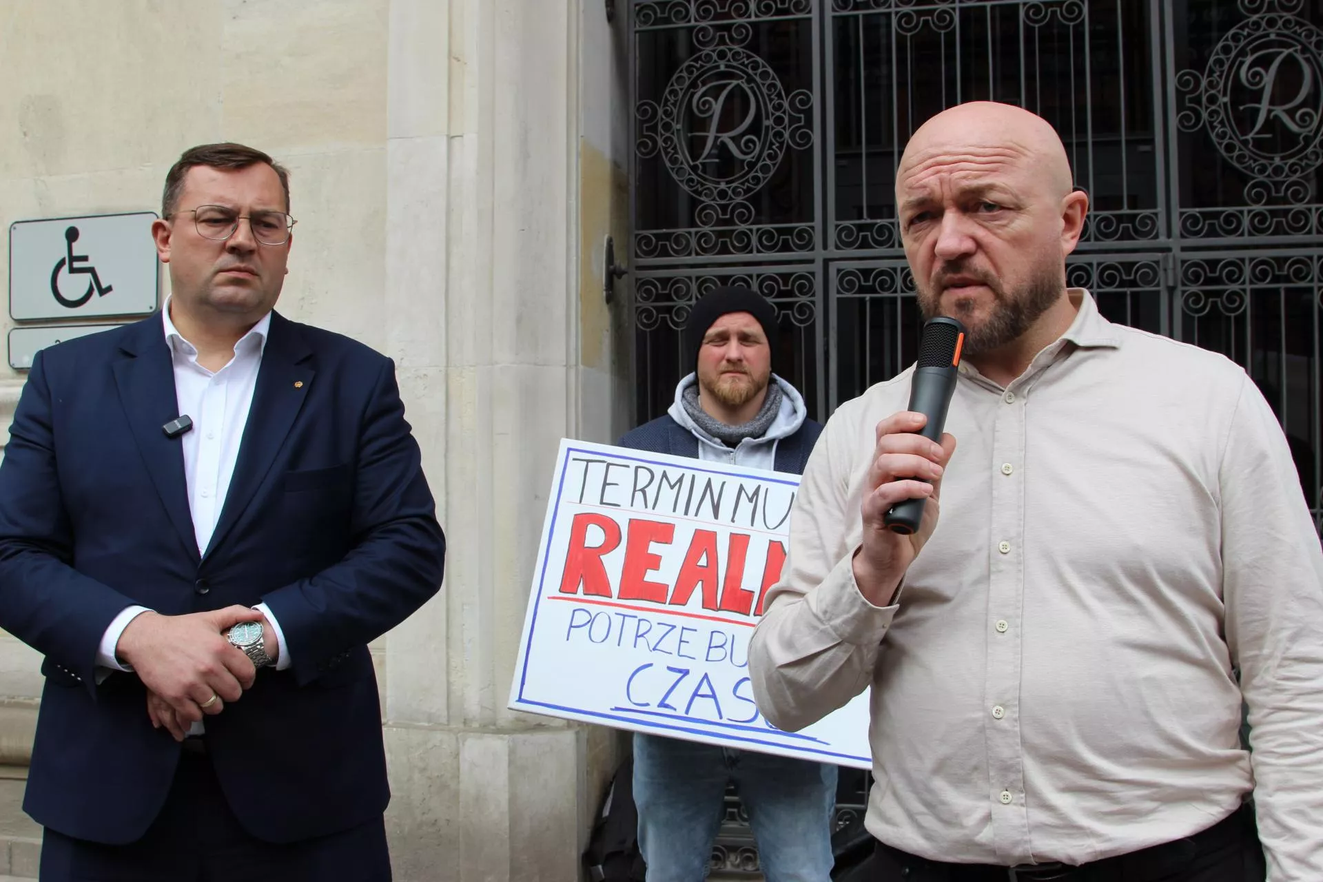 Mieli oddać dotacje i zostać z kredytami. Minister daje rolnikom więcej czasu