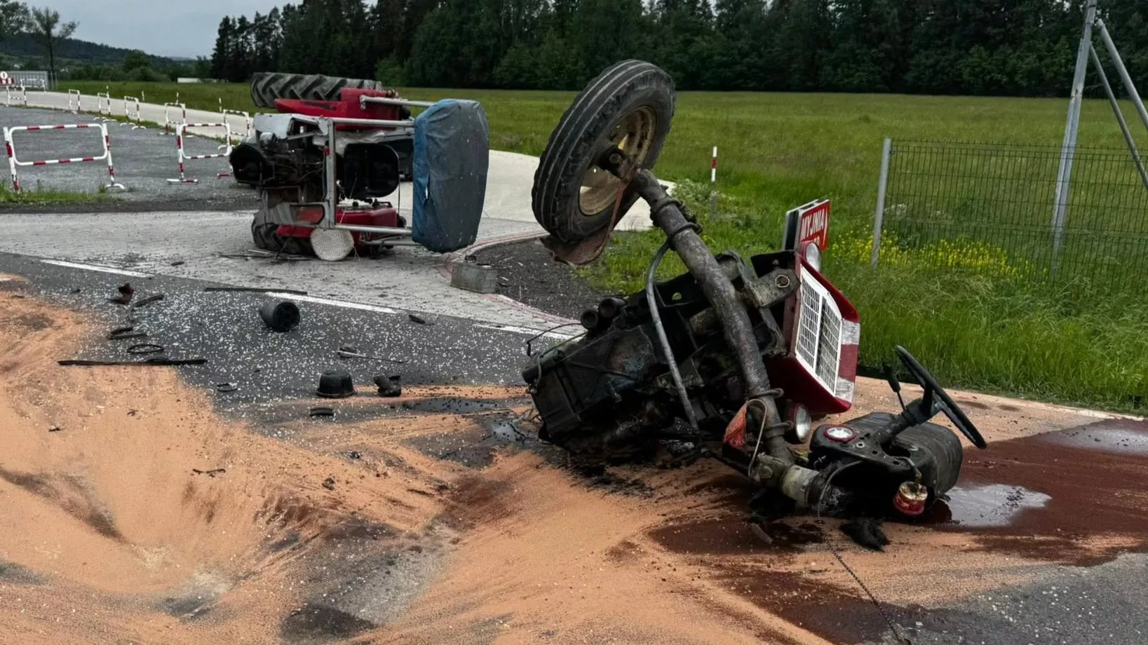 Ursus pękł na pół. Tak zakończył się jeden manewr na drodze