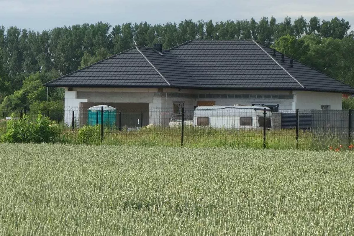 Darowizna gospodarstwa i służebność. Czy po śmierci rodzica można zmienić jej zakres?