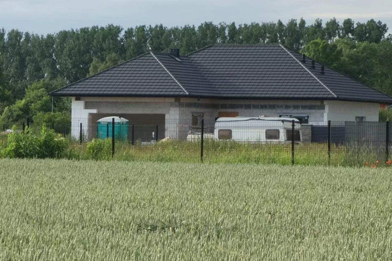 Czy służebność mieszkania można przenieść na inną osobę lub ją zmienić?