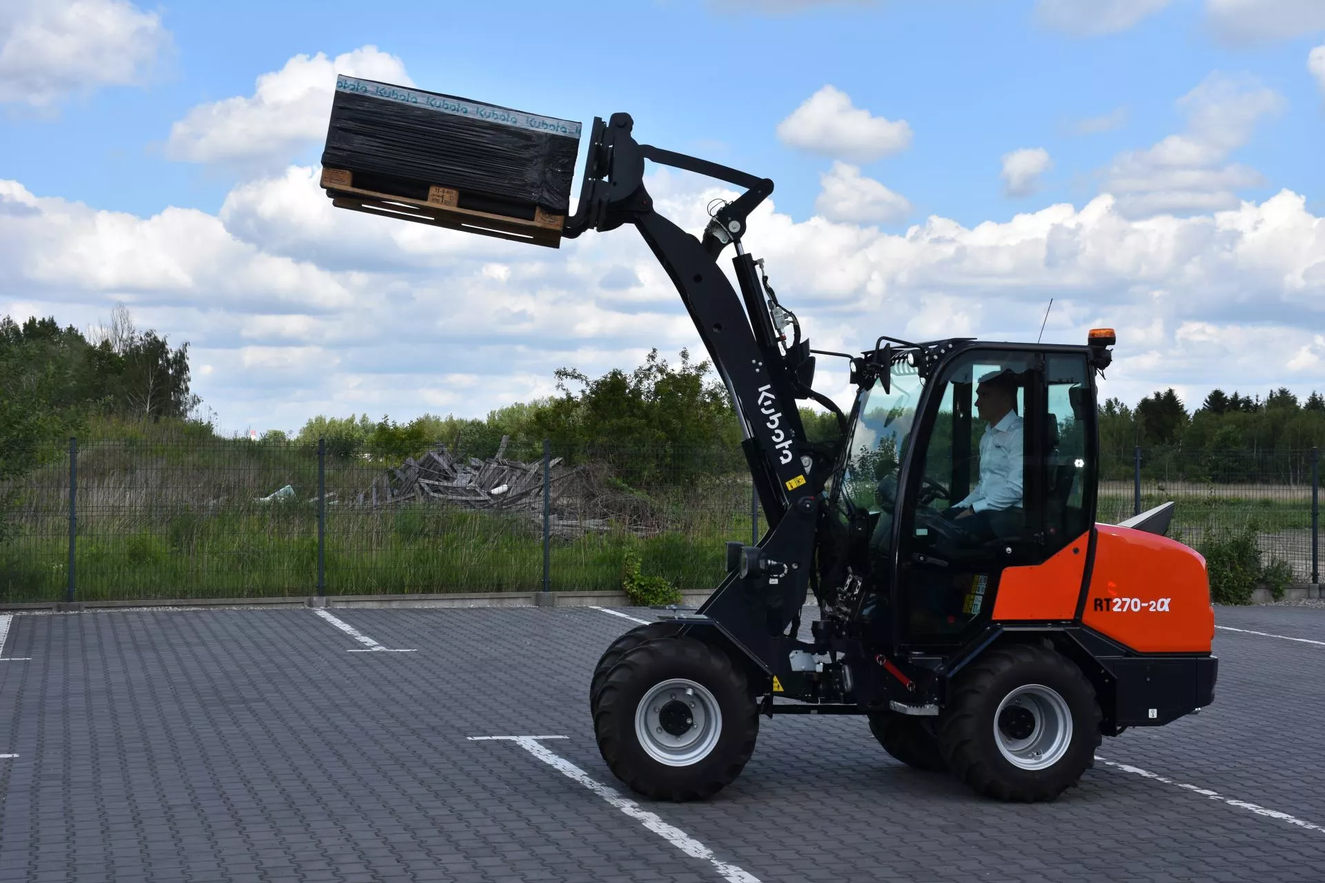 Kubota rzuca wyzwanie konkurencji. Pokazała dziewięć nowych ładowarek