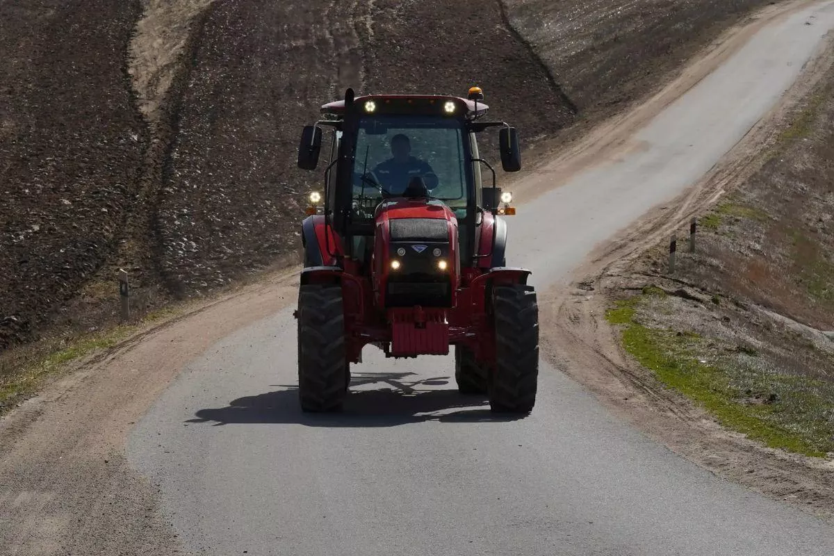 Prawo jazdy na ciągnik z istotną zmianą. Rząd szykuje nowe zasady