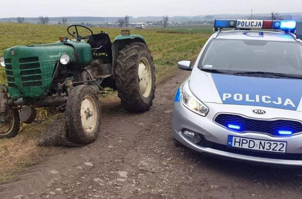 Kombajny wyjeżdżają na drogi. Policja ostrzega kierowców przed tym błędem