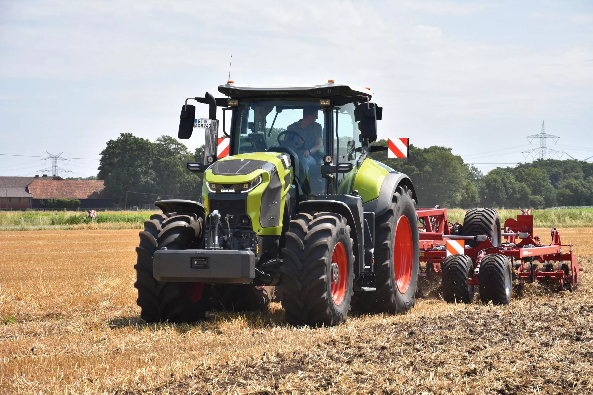 CLAAS pokazał ciągnik, który myśli za operatora. Tak działa nowy AXION 8