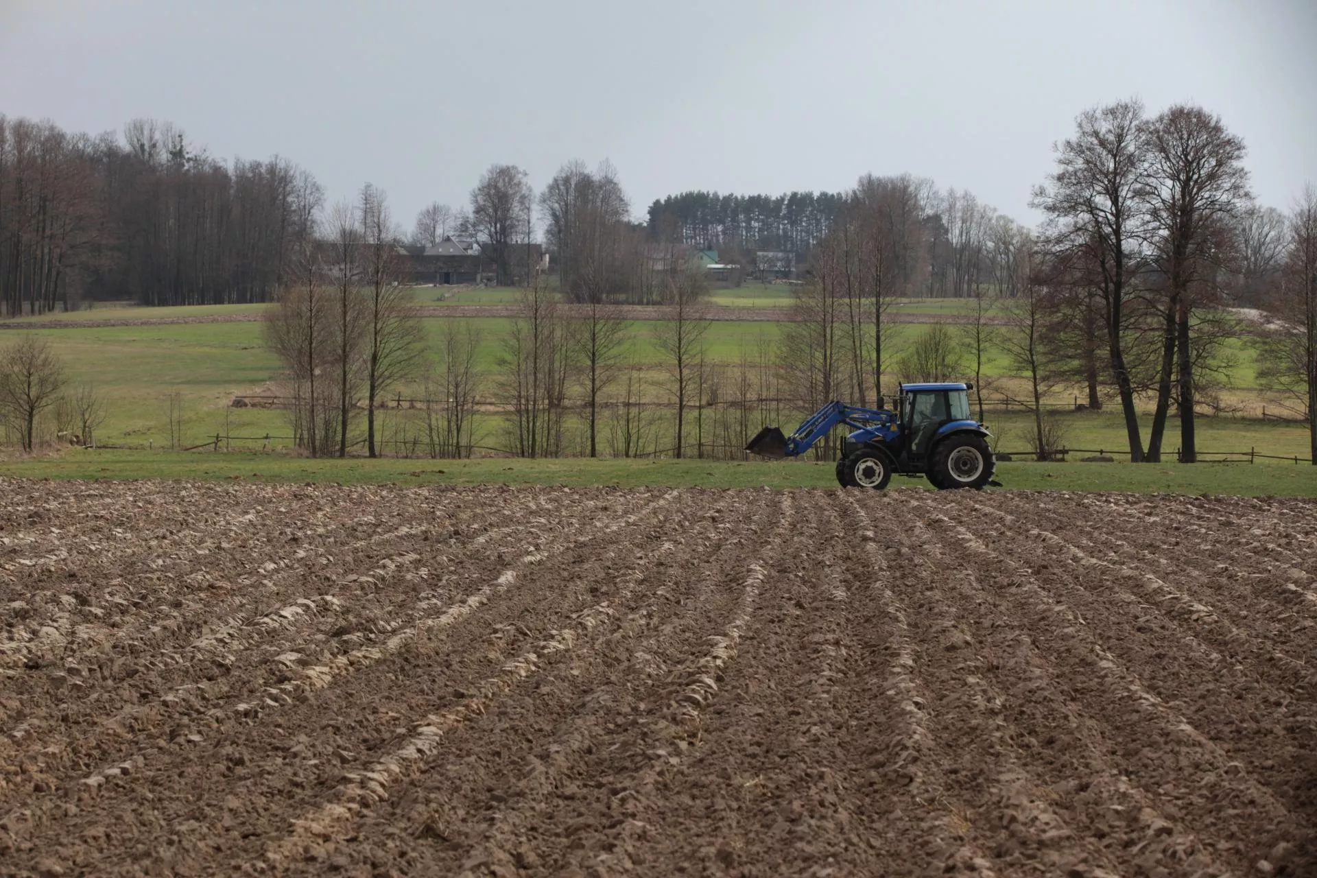 Przepisałeś ziemię na syna? Wierzyciel może ją zabrać choćby po latach