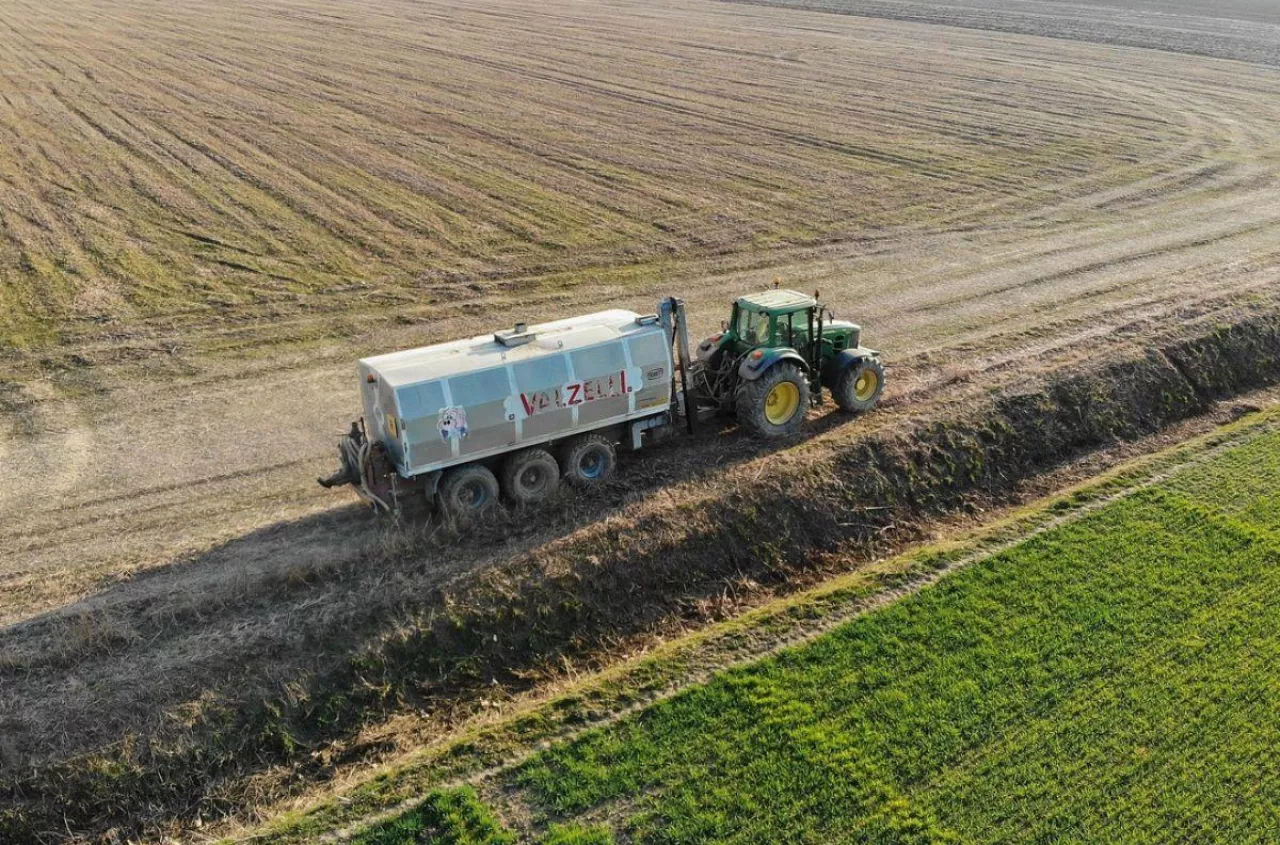 Droga polna to nie pole. Po alkoholu możesz stracić ciągnik