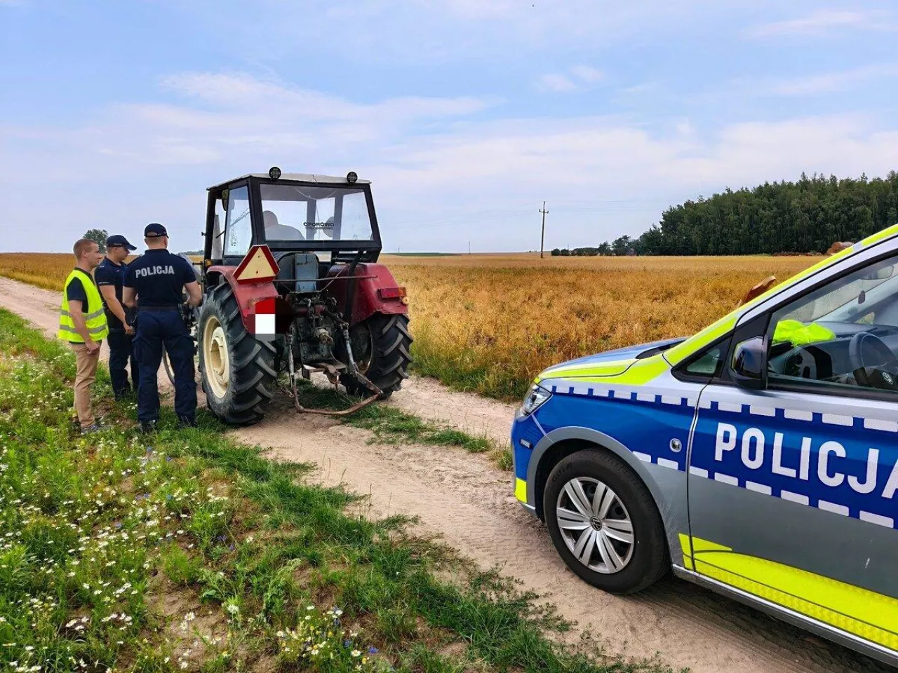 Policja w Kole kontrolowała rolników w ramach akcji edukacyjej - kar nie nakładano