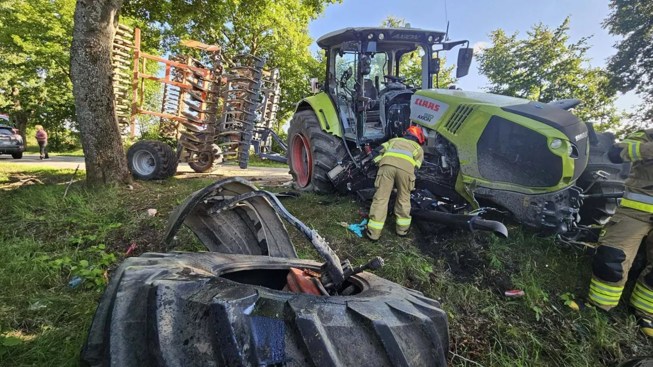 Siła zderzenia było ogromna. Ciągnik zgubił koło