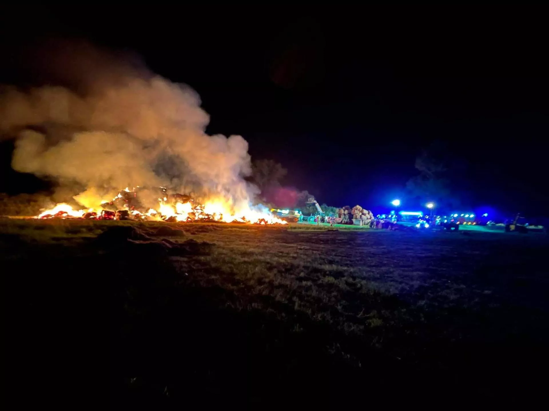 Płonęło 400 balotów. Akcja gaśnicza trwała 12 godzin