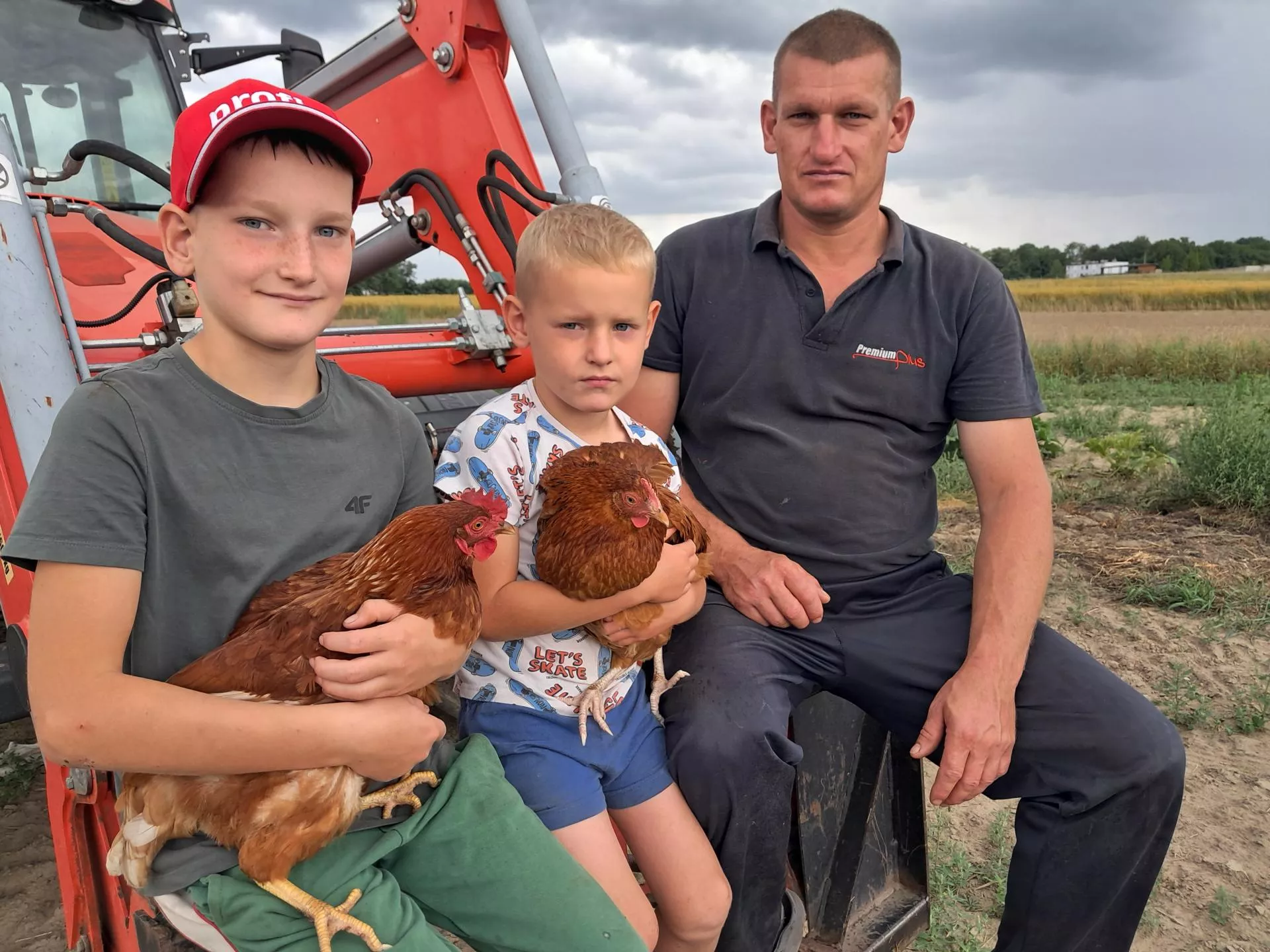 Te krowy codziennie pokonują 7 km. Syn rolnika zna każdą po imieniu