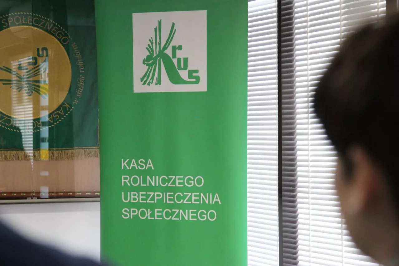 Płacili składki do KRUS i ZUS. 80 tys. emerytur zawieszonych