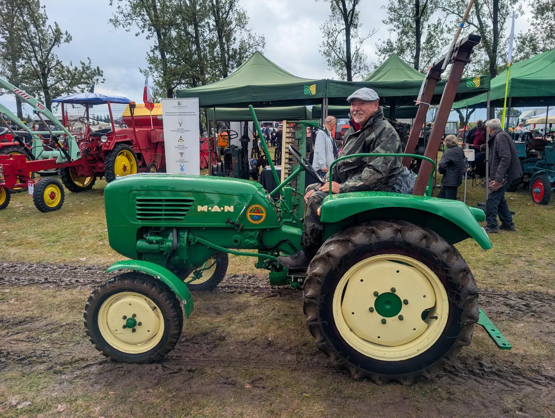 Przejechali ponad 500 km starymi ciągnikami. Takie perełki zjechały do Wilkowic