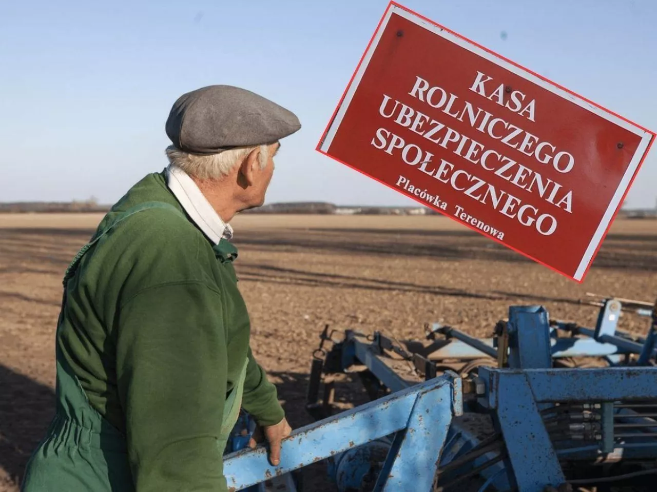starszy rolnik patrzy na pole, po prawej tabliczka z napisem KRUS