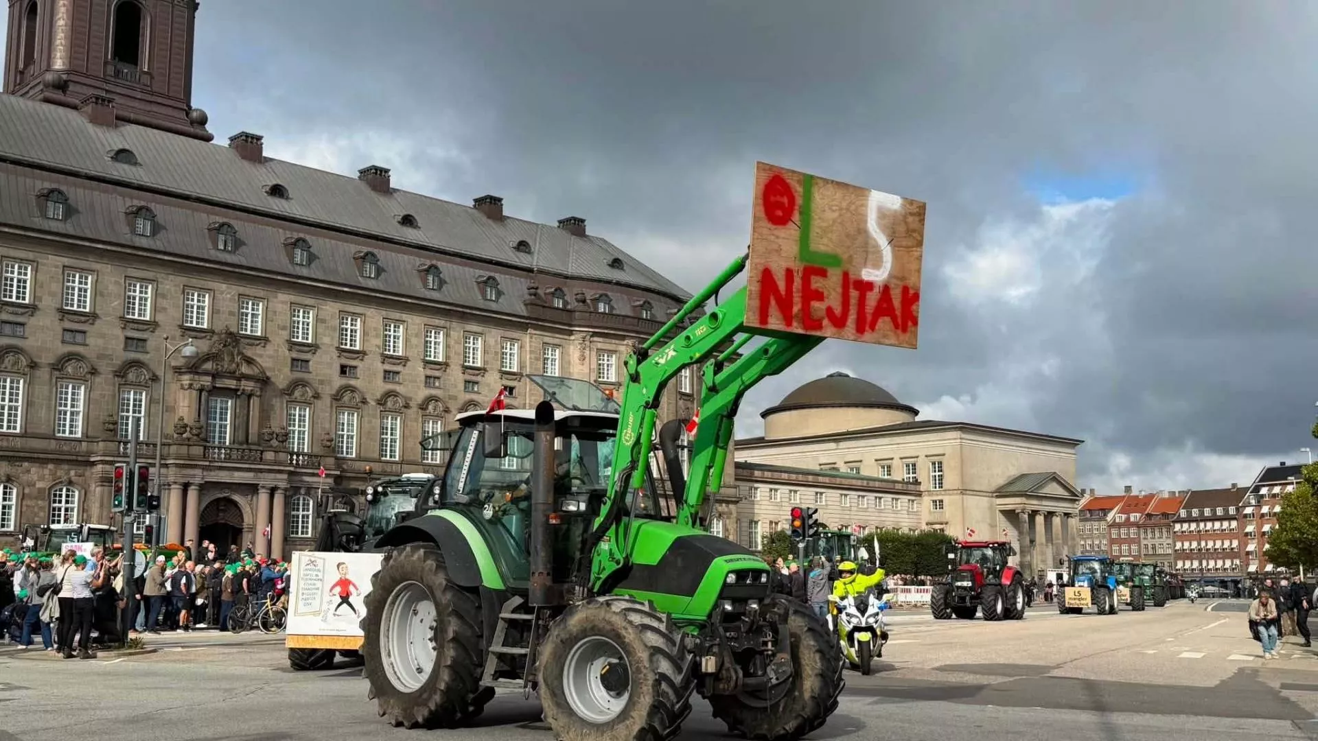 Setki ciągników ruszyły na stolicę. Rolnicy żądają wycofania ustawy nawozowej