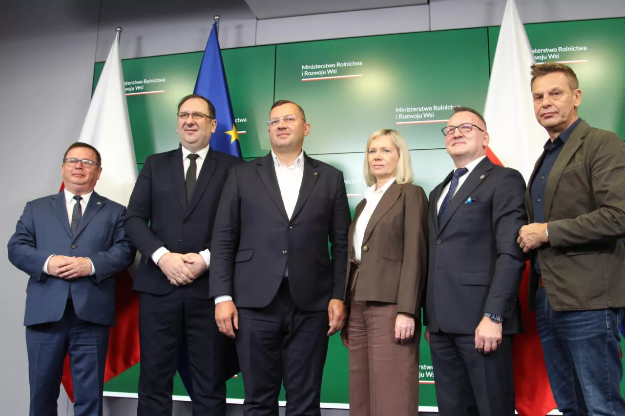 Wspólne zdjęcie po konferencji 2 września w gmachu MRiRW