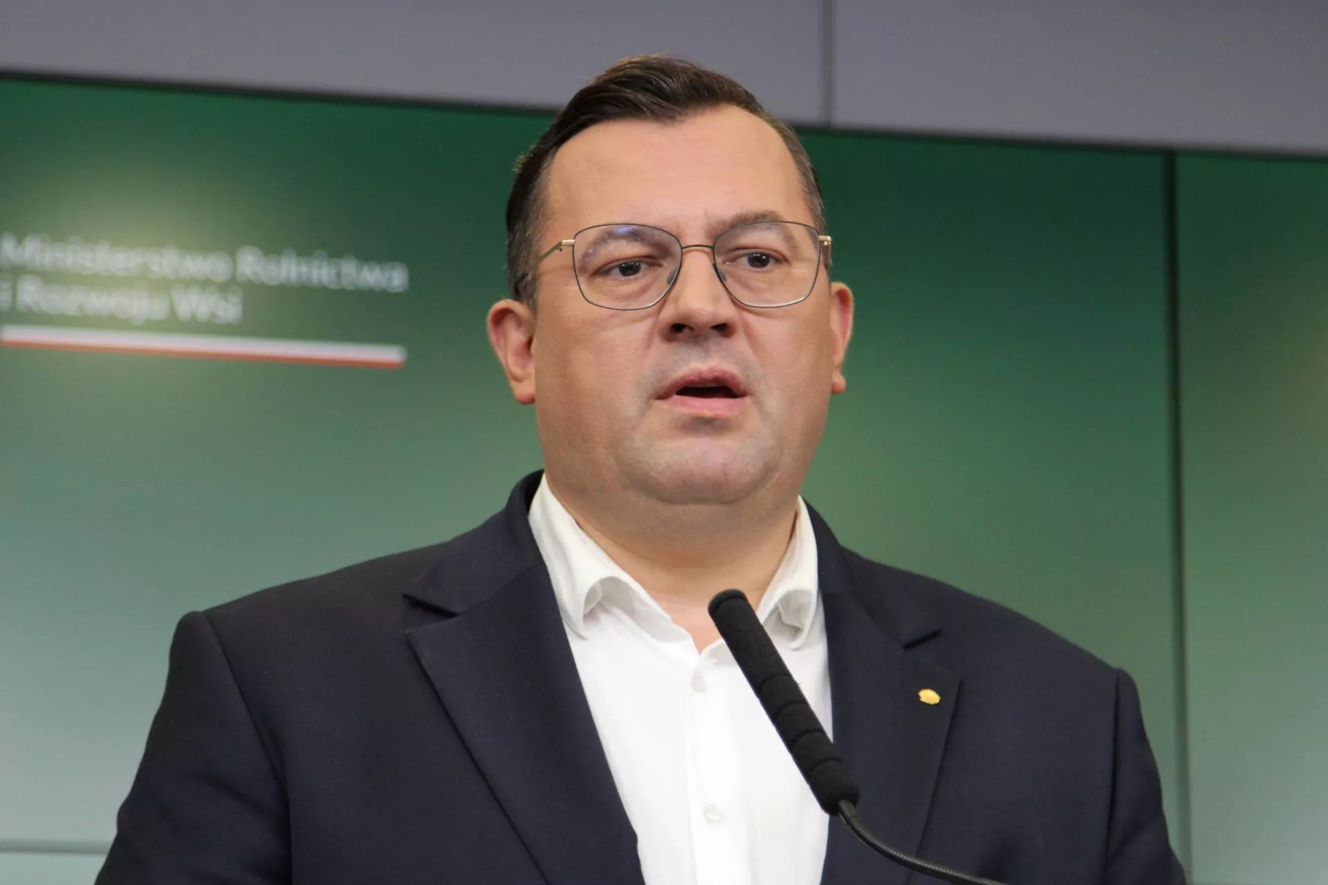 Dopłaty do paliwa i nawozów. Miało być tylko 16 dni. Krajewski zapowiada możliwą zmianę