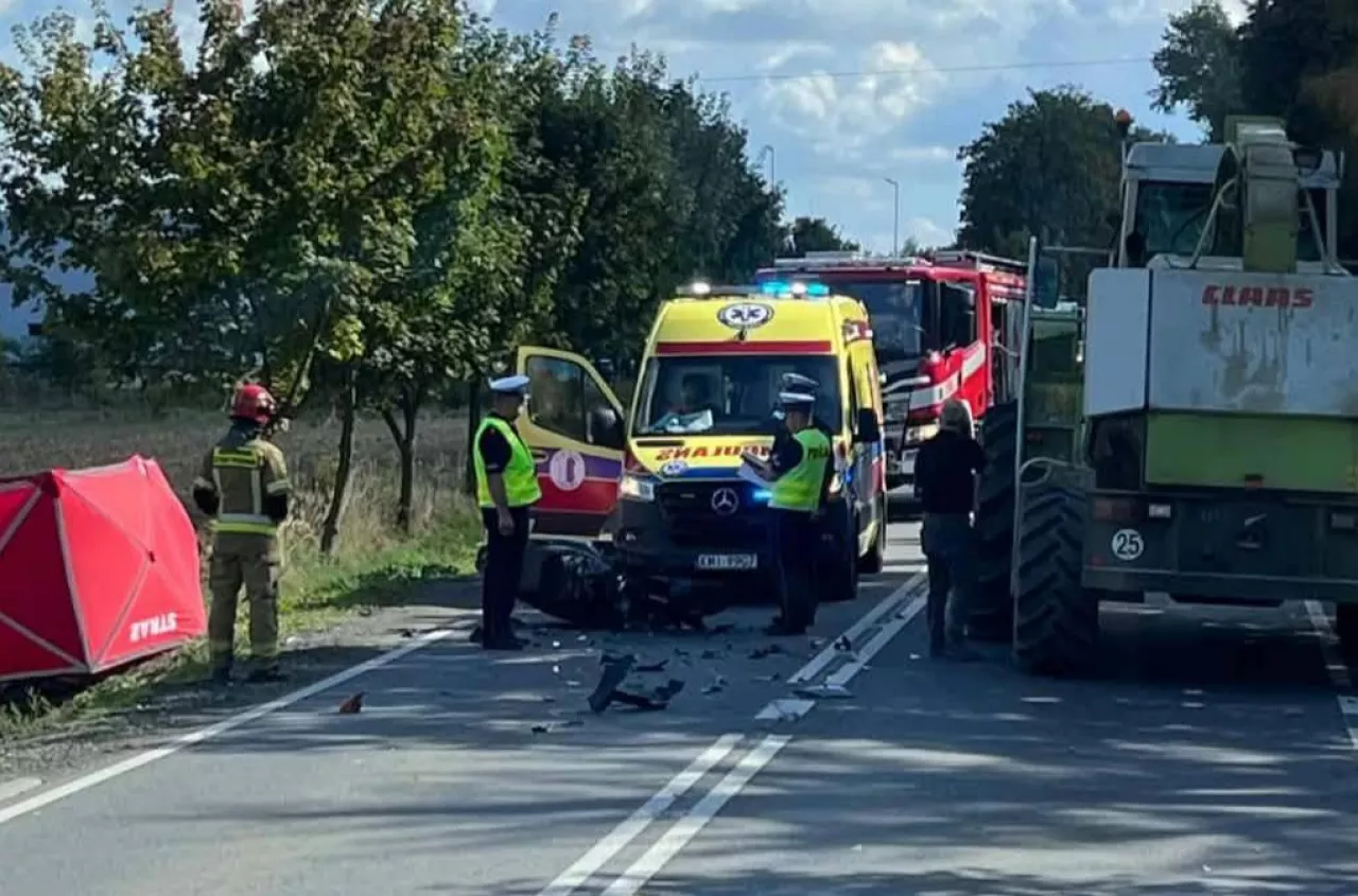 Zderzenie sieczkarni ze skuterem w Małopolsce. Nie żyje 50-latek