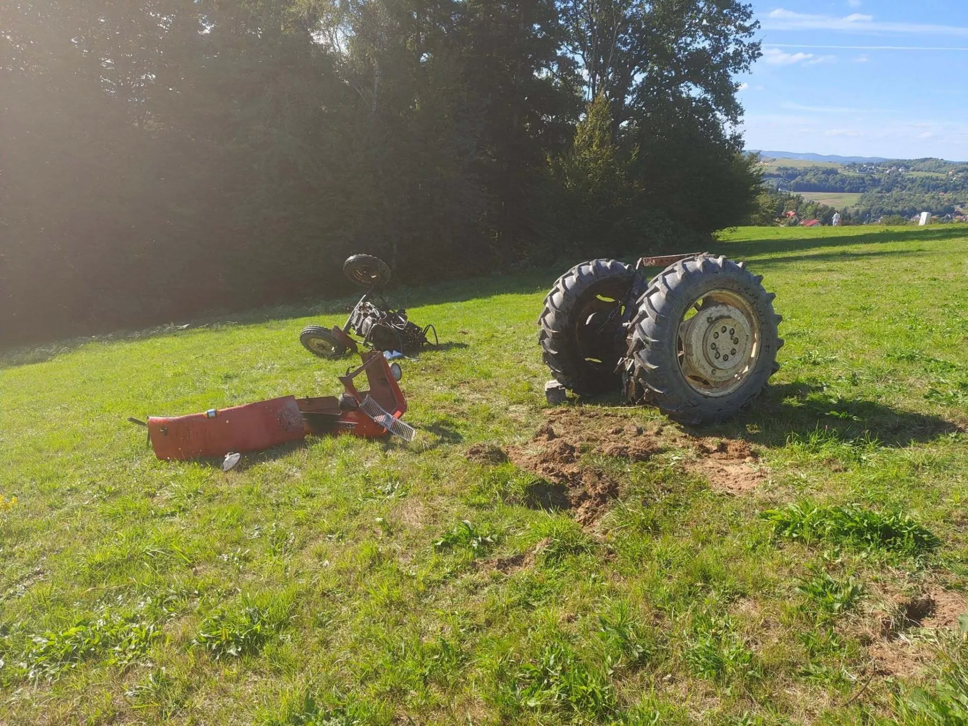55-letni rolnik przejechany przez własny traktor. W akcji śmigłowiec LPR