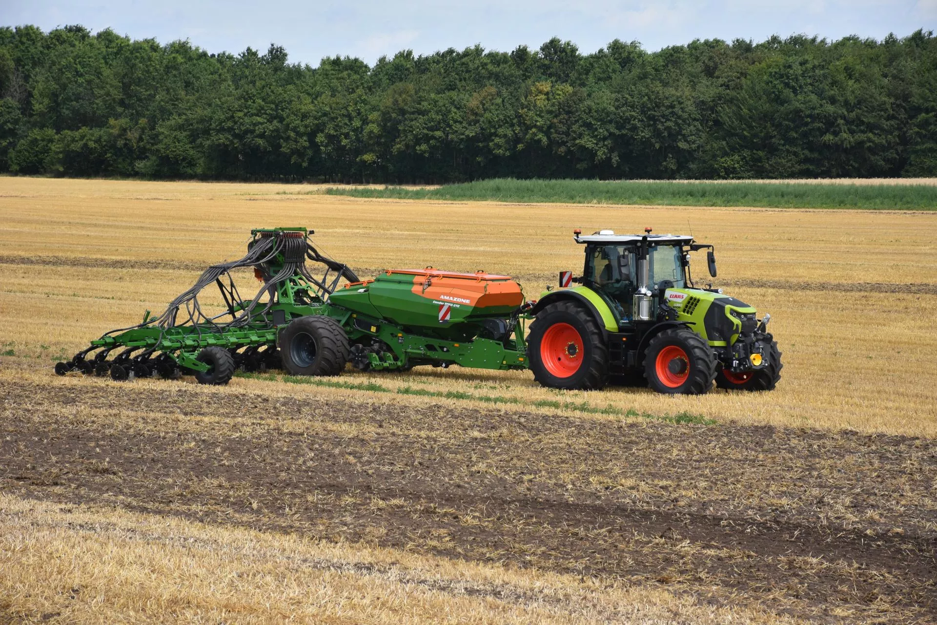 180 KM, tylko 4 cylindry i fotel z masażem. CLAAS pokazał nowego ARIONA, który może zaskoczyć rolników