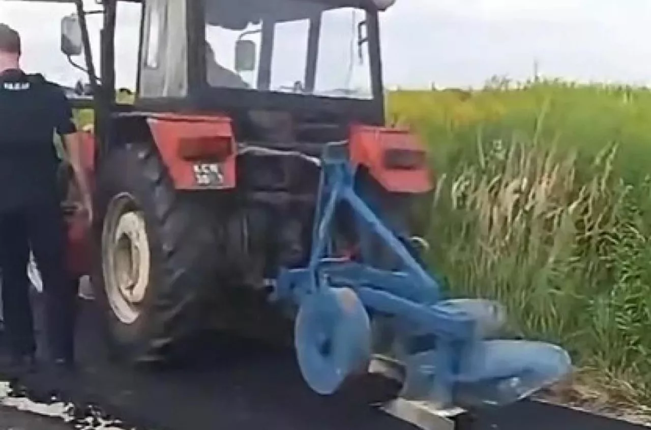 Zaorał świeży asfalt i stracił Ursusa. Sąd zdecydował, co dalej z ciągnikiem