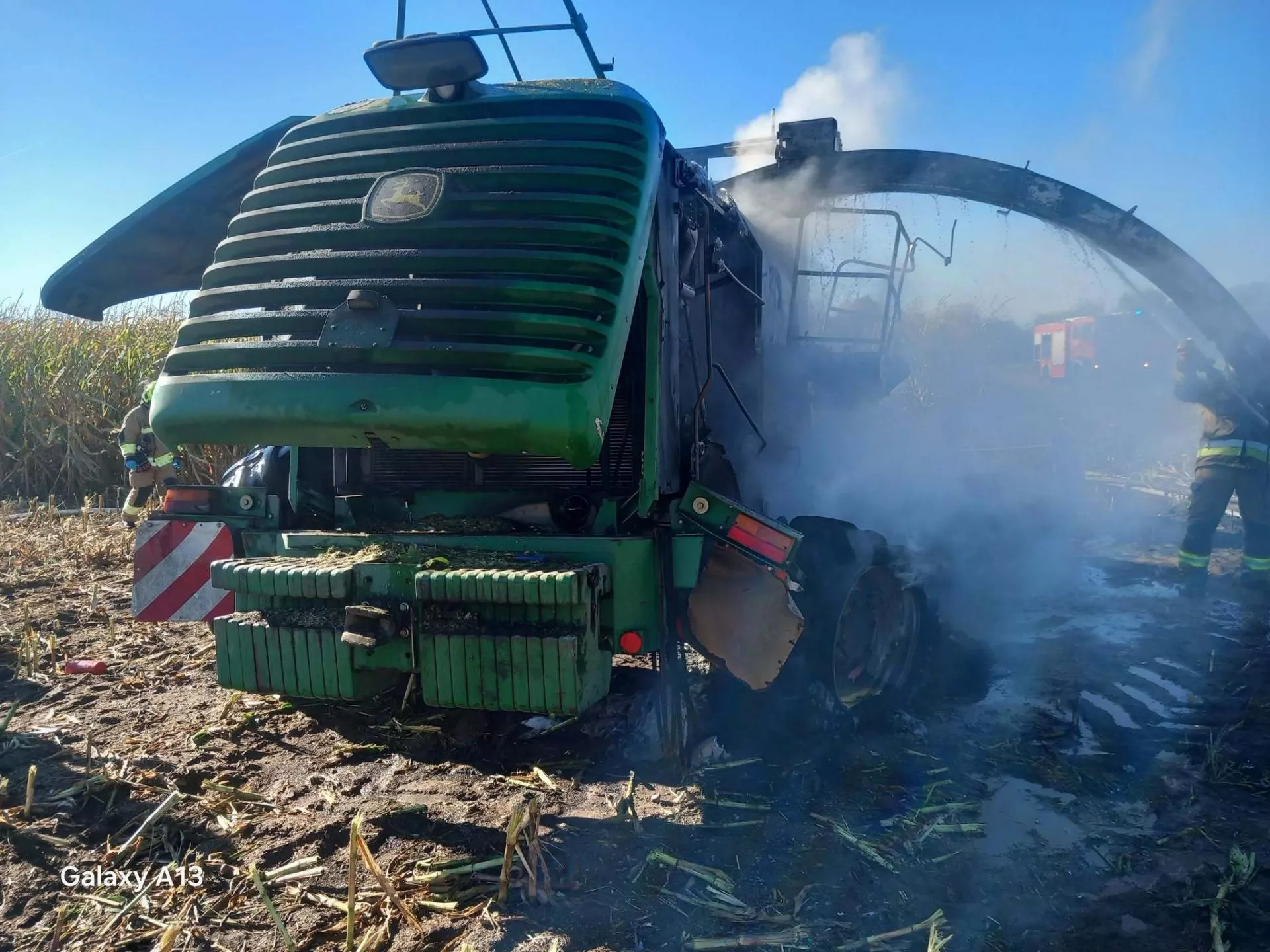 John Deere spłonął podczas żniw. Z sieczkarni kilka zostało