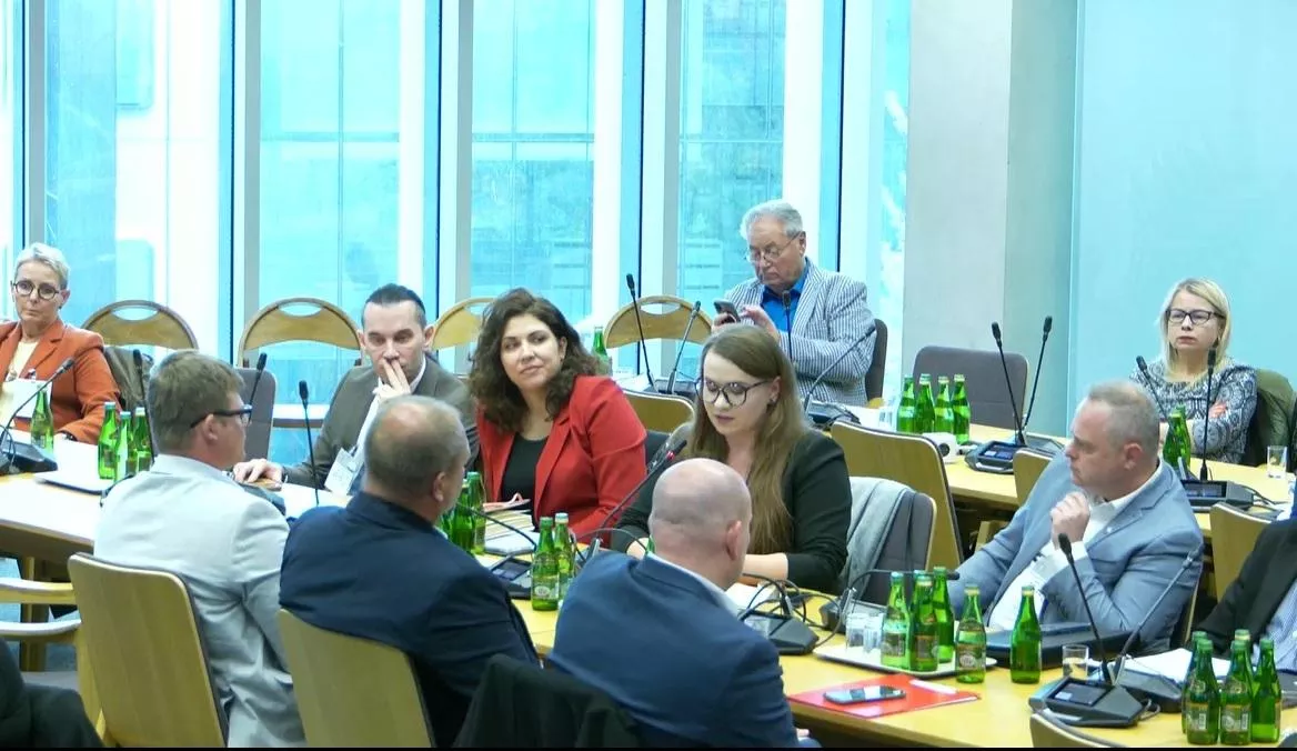 Obornik, ciągnik w nocy i skargi sąsiadów. Rolnicy chcą połączyć dwie ustawy