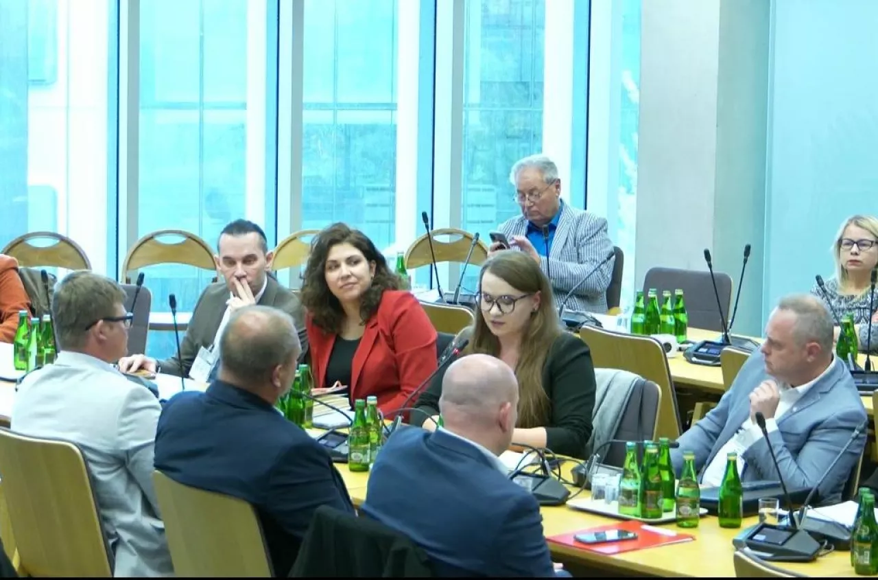 Obornik, ciągnik w nocy i skargi sąsiadów. Rolnicy chcą połączyć dwie ustawy