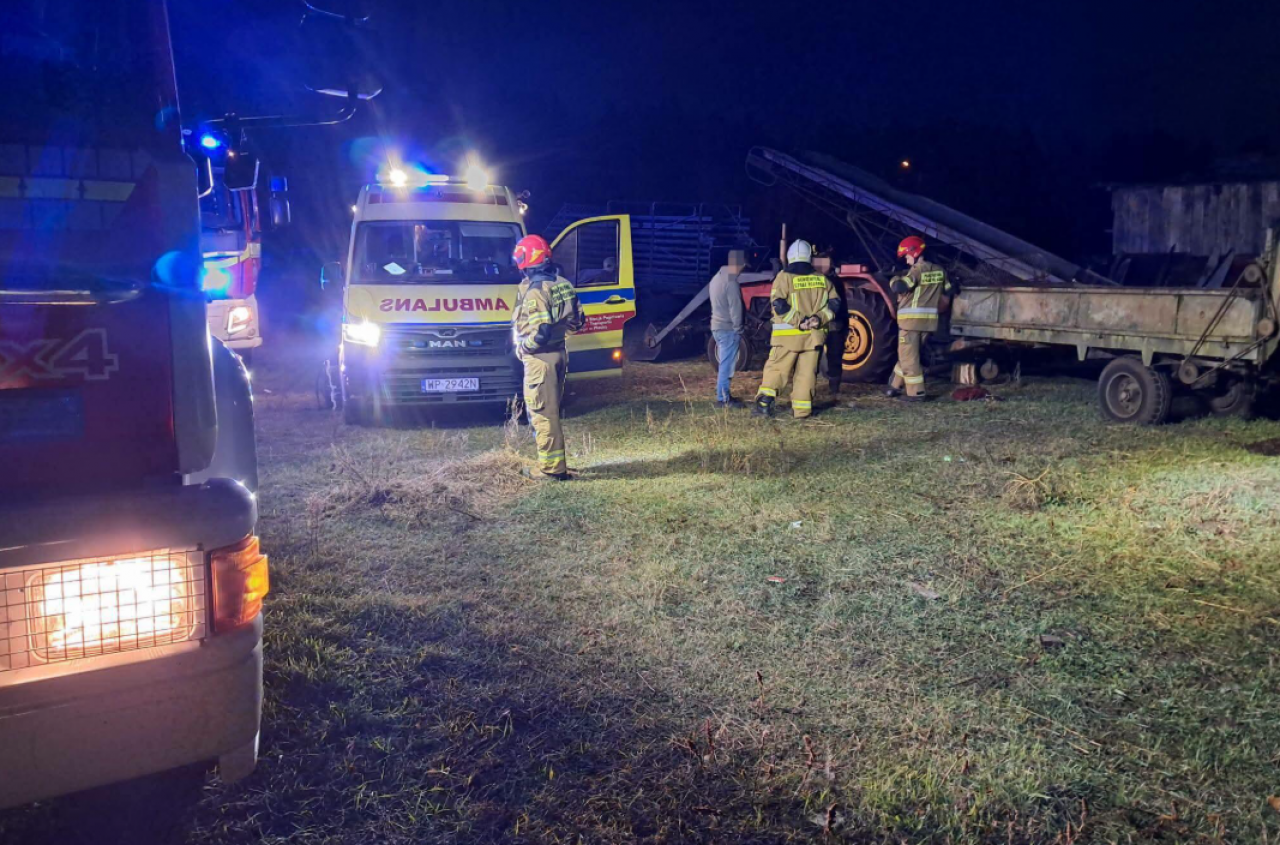 Tragedia na Mazowszu. WOM ciągnika rolniczego wciągnął rękę 57-latka
